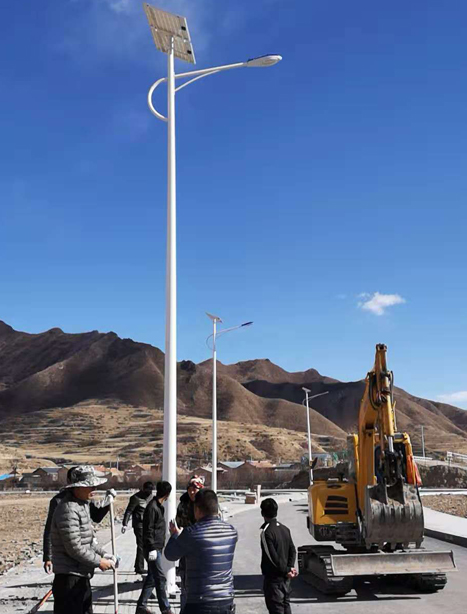 甘南碌曲10米托里太阳能路灯项目