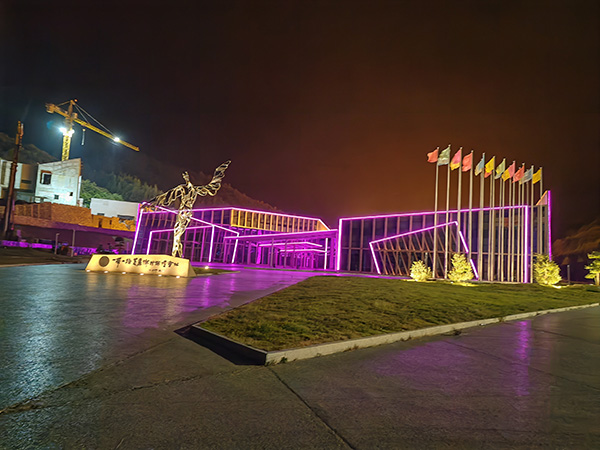 城市亮化是现代城市建设的重要组成部分，它不仅可以美化城市的夜景，还能提升城市的整体形象。随着科技的不断进步，城市亮化也得到了更多的关注和创新。本文将介绍一些关于城市亮化的创意和技术，帮助读者了解托里城市亮化的重要性以及如何进行托里城市亮化的规划和实施。