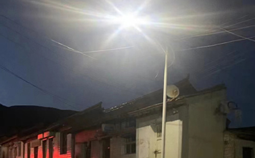 农村院子里最适合的托里太阳能路灯亮度与安装要点